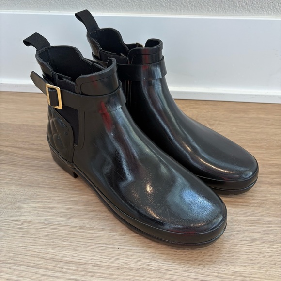 Hunter Black Shiny Rubber Quilted Buckle Ankle Rain Boots Size 9 - Picture 1 of 10
